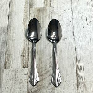 Oneida GWENDOLYN Stainless Oval Soup Spoons Flared Tip Glossy USA Flatware (2)